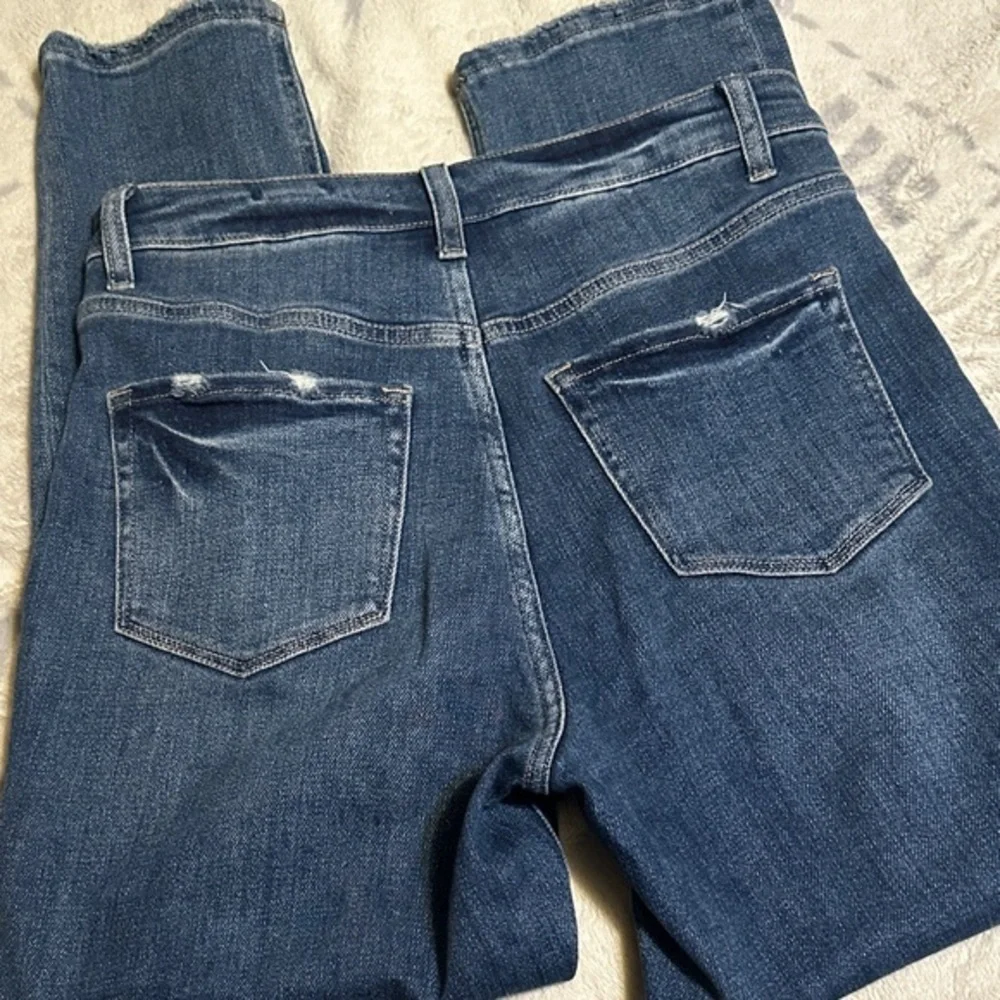 A80.  Vervet Classic Blue Distressed Skinny Jeans for Women size 30
